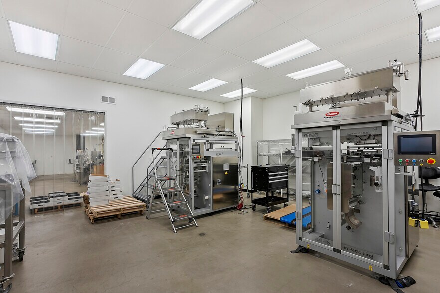 More Photos Of 1877 W 2800 S, Ogden Flex For Lease
