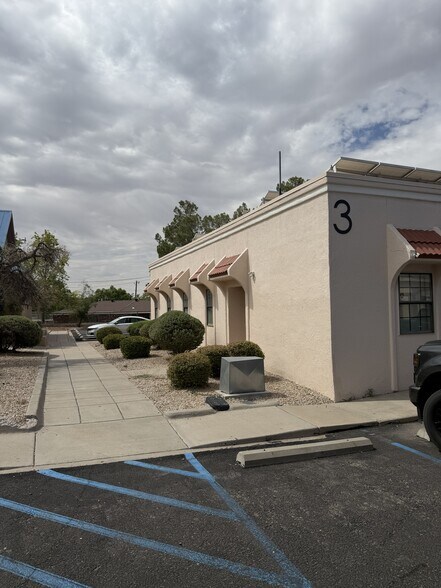 Primary Photo Of 780 S Walnut St, Las Cruces Medical For Lease