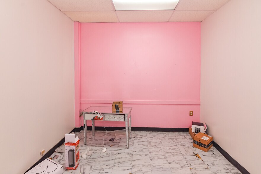 More Photos Of 5900 York Rd, Baltimore Storefront Retail Office For Sale