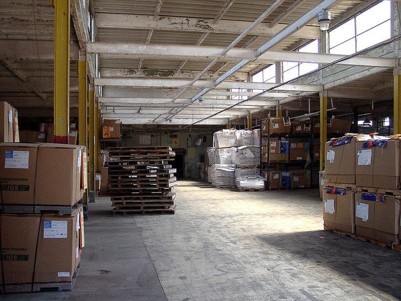More Photos Of 999 Bedford Rd, North Kansas City Warehouse For Lease