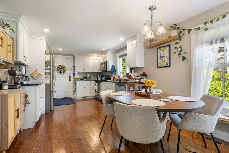 More Photos Of 67 North St, Hingham Apartments For Sale