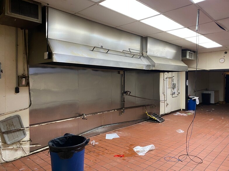 More Photos Of 101-107 N Oak Park Ave, Oak Park General Retail For Sale
