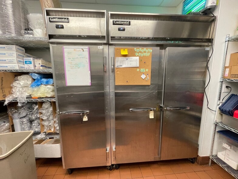 More Photos Of 7555 N California Ave, Chicago Fast Food For Sale