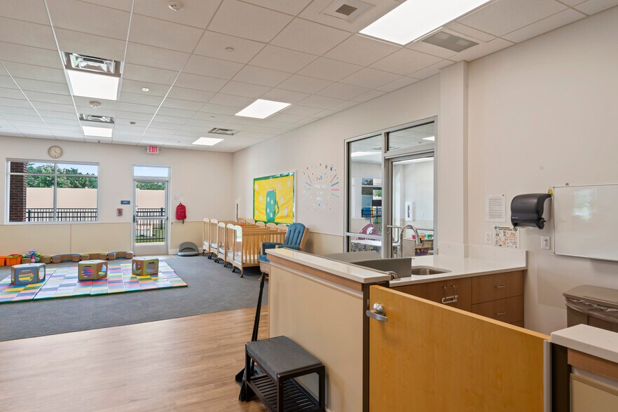 More Photos Of 42525 Tall Cedars Pkwy, Chantilly Schools For Lease