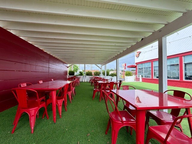 More Photos Of 10305 Taylorsville Rd, Louisville Restaurant For Sale