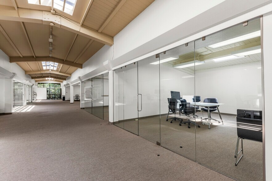 More Photos Of 580 College Ave, Palo Alto Office For Lease
