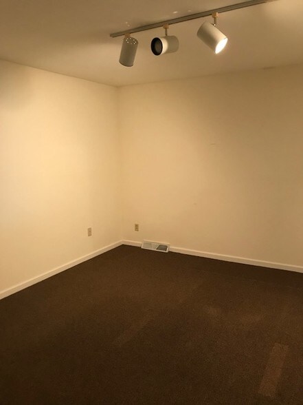 More Photos Of 498 South Ave, Tallmadge Storefront Retail Office For Lease