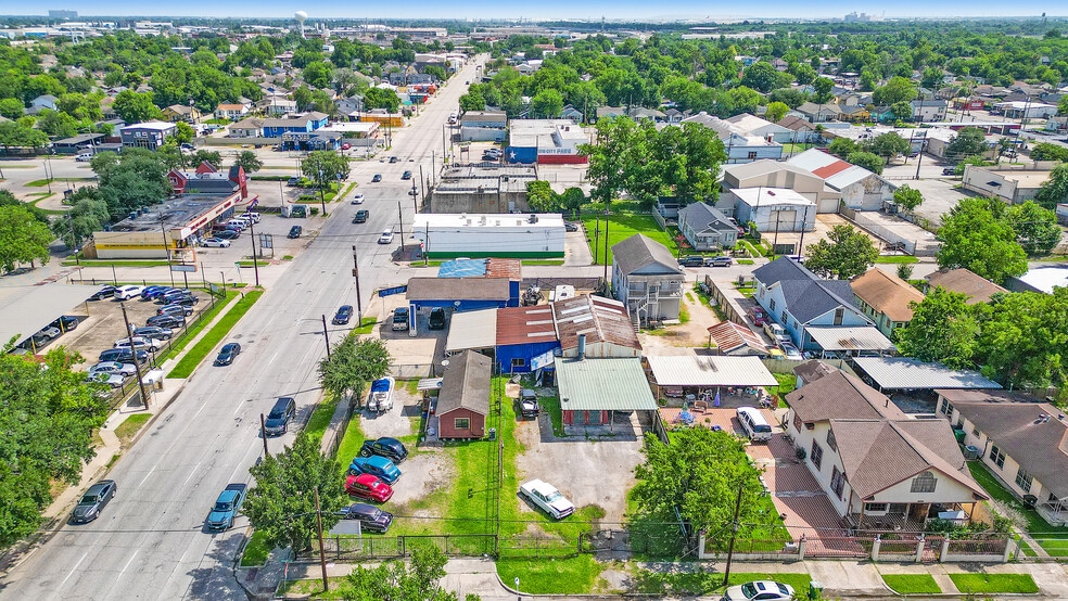 More Photos Of 1106 Wayside Dr, Houston Auto Repair For Sale
