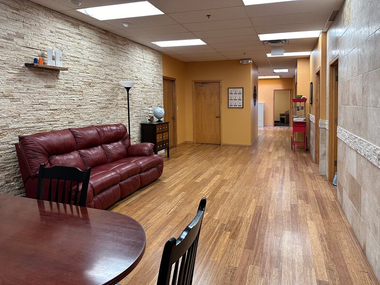 More Photos Of 1360 E County Road E E, Vadnais Heights Warehouse For Lease