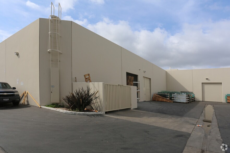 More Photos Of 24 Hammond, Irvine Light Manufacturing For Lease