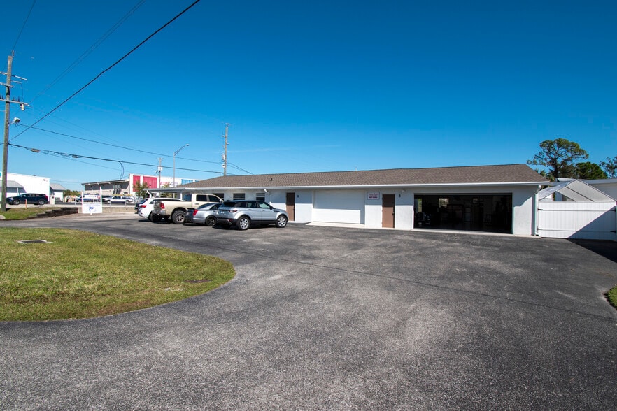 More Photos Of 23263 Harborview Rd, Port Charlotte Office For Sale