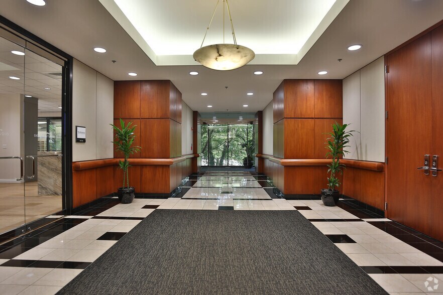 More Photos Of 124 Verdae Blvd, Greenville Office For Lease