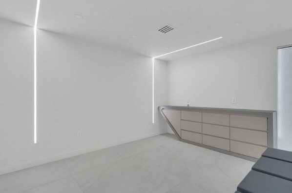 More Photos Of 909 NE 163rd St, North Miami Beach Medical For Sale