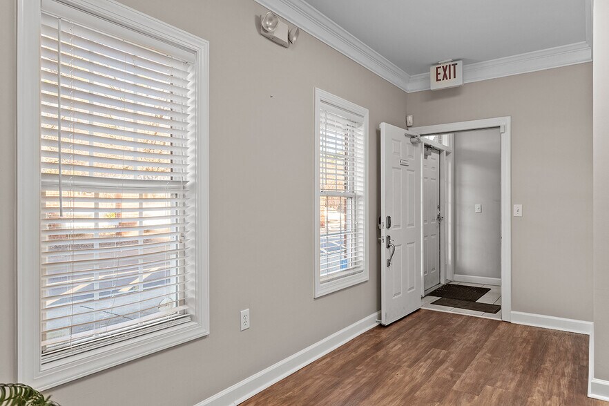 More Photos Of 6501 Creedmoor Rd, Raleigh Office Residential For Lease