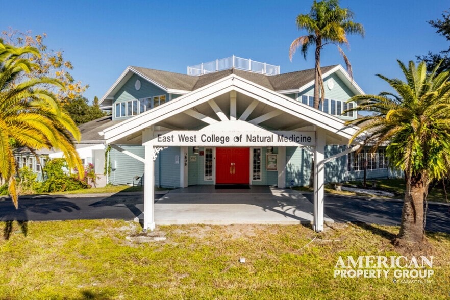 Primary Photo Of 3808 N Tamiami Trl, Sarasota Medical For Sale