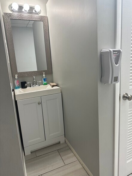 More Photos Of 191-193 Main St, Hackensack Storefront Retail Office For Lease