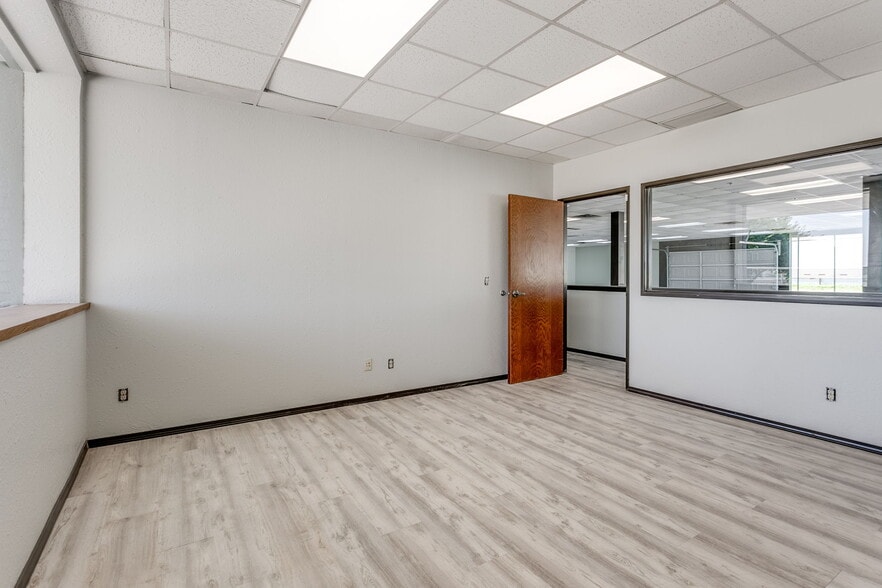 More Photos Of 3500 NW 39th St, Oklahoma City Office For Sale