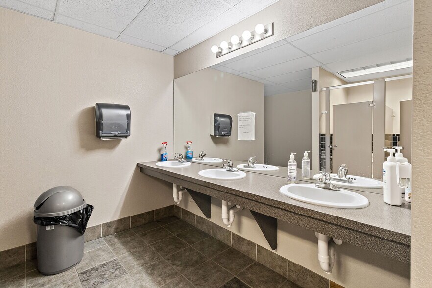 More Photos Of 15534 E Hinsdale Cir, Centennial Light Distribution For Sale