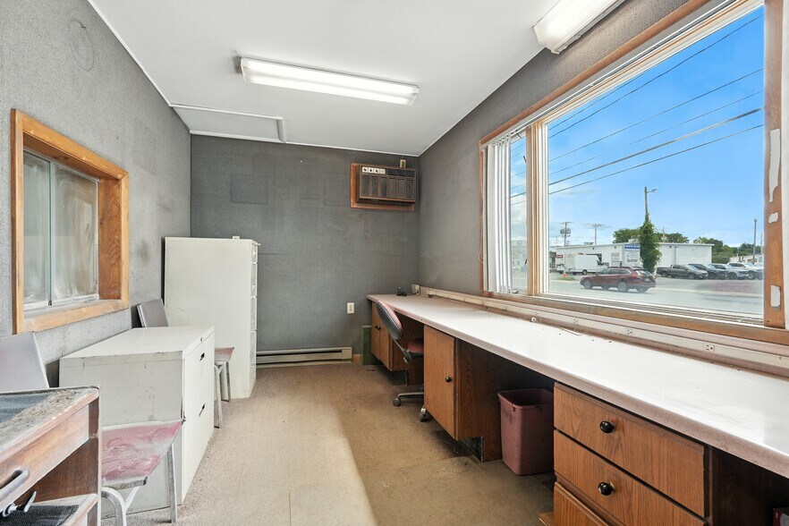 More Photos Of 717 East St, Pittsfield Auto Repair For Lease