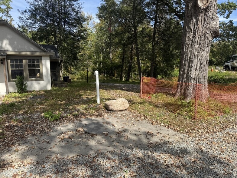 More Photos Of 876 Route 35, Cross River Storefront Retail Office For Lease