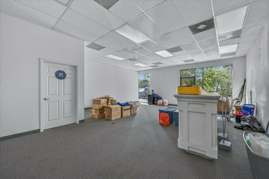 More Photos Of 8339 W Elm Ave, San Joaquin General Retail For Lease