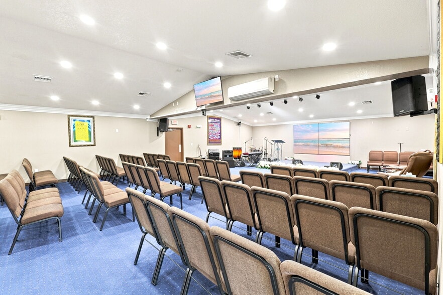 More Photos Of 3075 N Goldenrod Rd, Winter Park Religious Facility For Sale