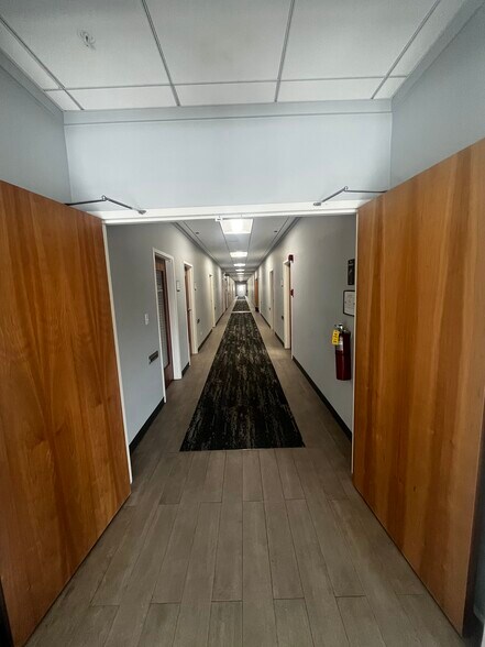 More Photos Of 552 S Washington St, Naperville Office For Lease