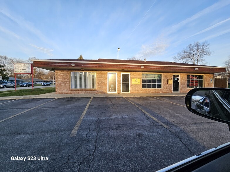 853 N Highland Ave, Aurora, IL 60506 Office For Lease