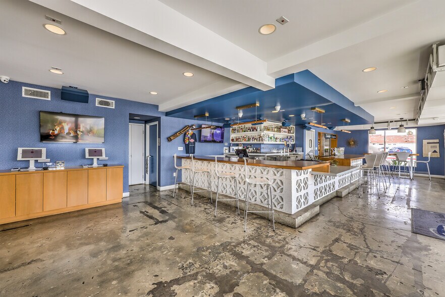 More Photos Of 121 N 8th St, Las Vegas Hotel For Sale