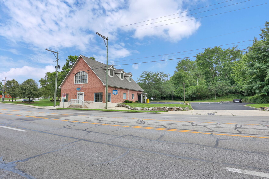 More Photos Of 1020 High St, Worthington Freestanding For Sale