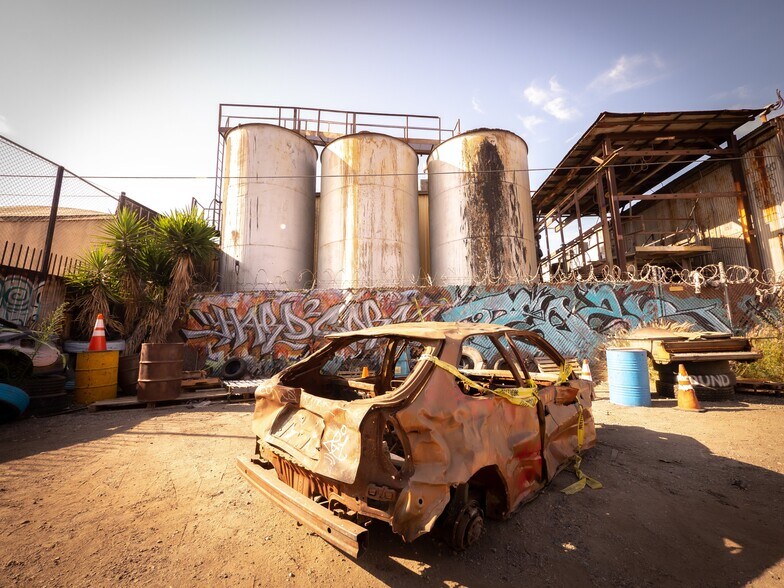 More Photos Of 6000 Avalon Blvd, Los Angeles Warehouse For Lease