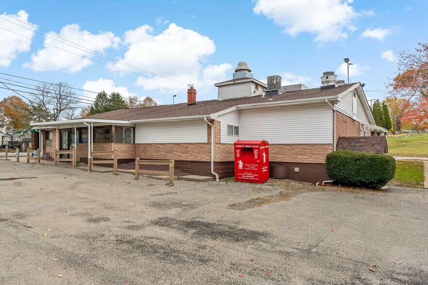 More Photos Of 180 Butler St, Saxonburg Restaurant For Lease