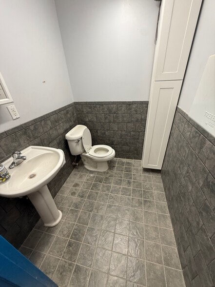 More Photos Of 5707-5709 Arundel Ave, Rockville Warehouse For Sale
