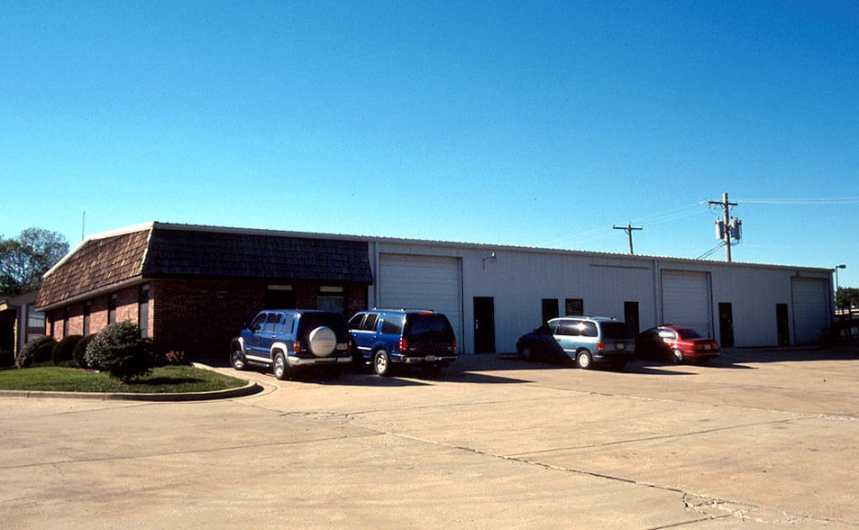More Photos Of 2012 E Prairie Cir, Olathe Warehouse For Lease