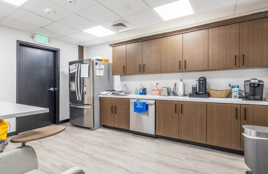 More Photos Of 1217 2nd St S, Nampa Storefront For Sale