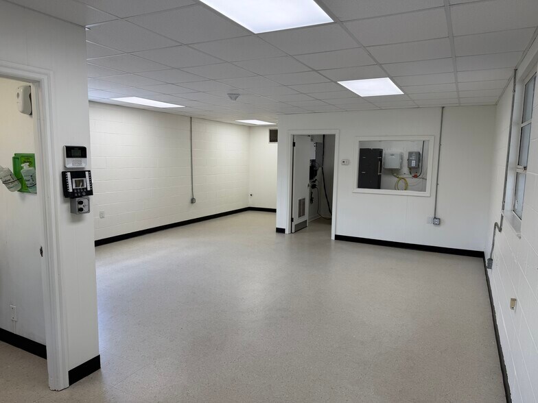 More Photos Of 326 Cordele Rd, Albany Industrial For Sale