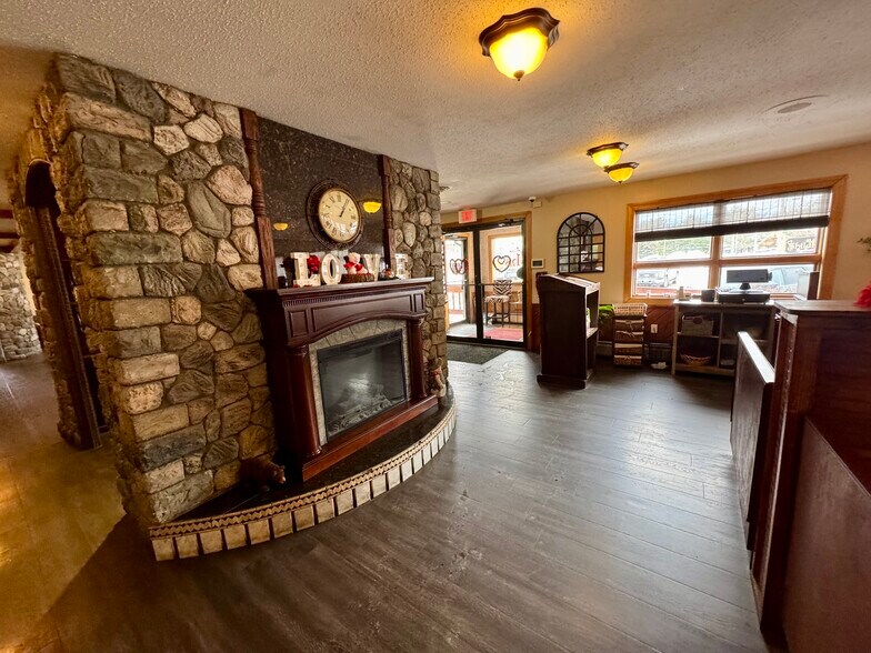More Photos Of 202 Central St, Woodsville General Retail For Sale
