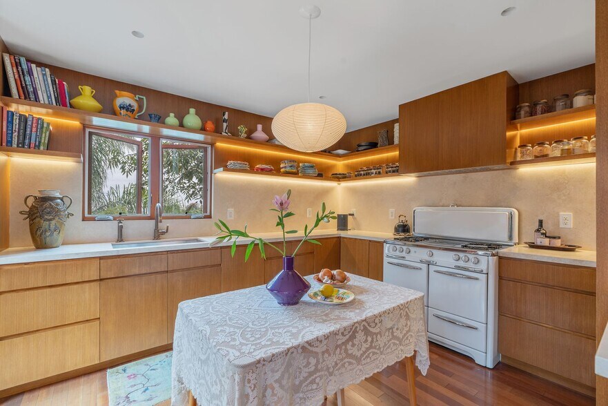 More Photos Of 1964 Vestal Ave, Los Angeles Office Residential For Sale