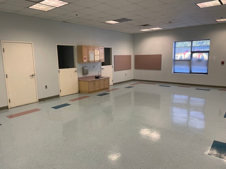 More Photos Of 6701 Crestwood Blvd, Birmingham Daycare Center For Sale