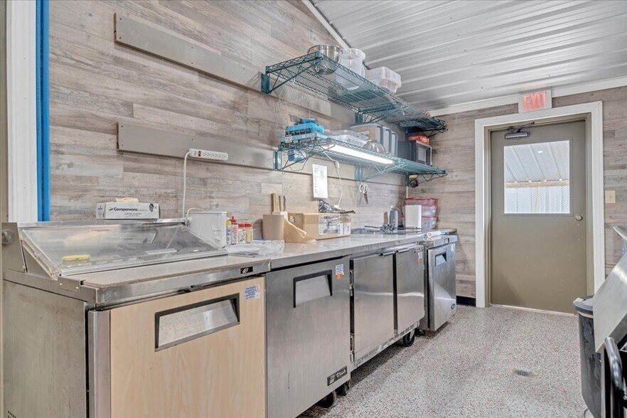 More Photos Of 1600 E Oglethorpe Blvd, Albany Freestanding For Sale