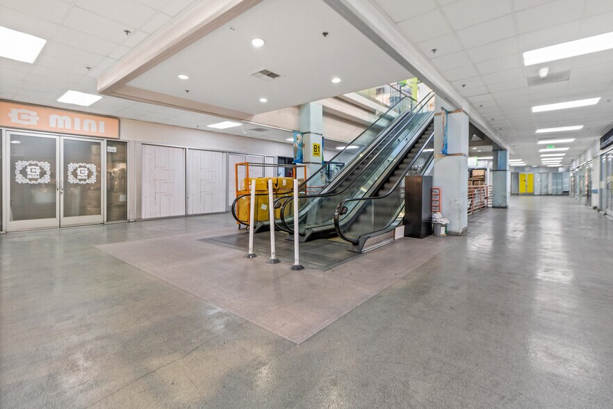 More Photos Of 1015 Crocker St, Los Angeles Storefront For Sale