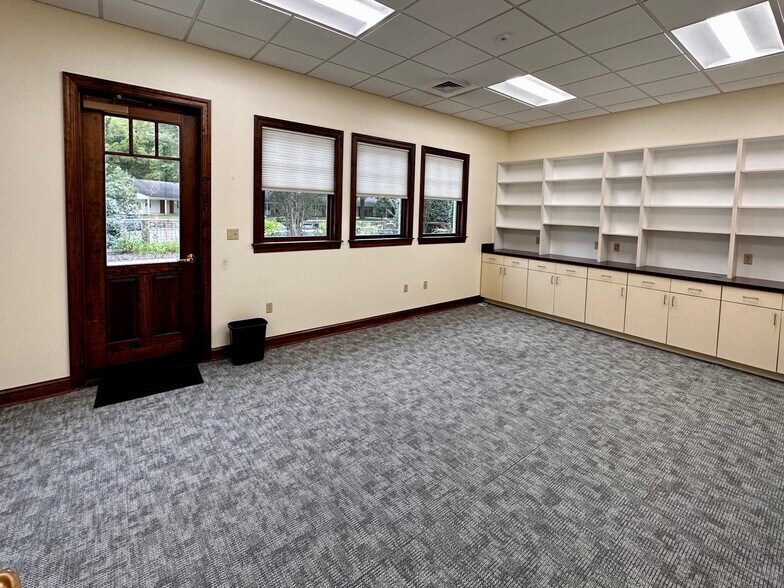 More Photos Of 125 N Lakeshore Dr, Lake Junaluska Office For Lease