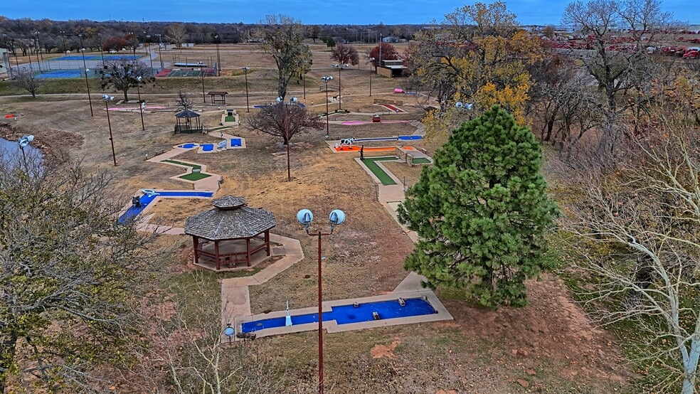 More Photos Of 400 W Martin Luther King Blvd, Duncan Sports And Entertainment For Sale