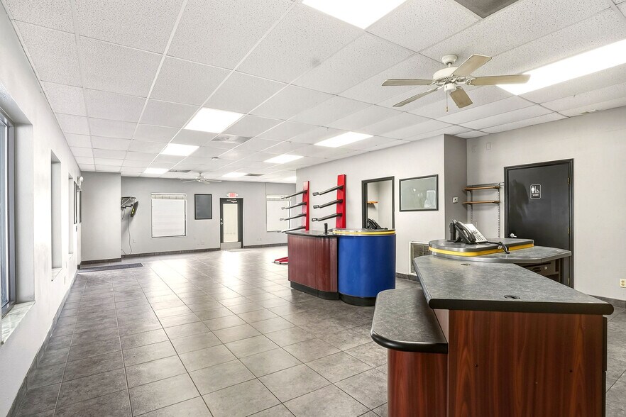 More Photos Of 1803 3rd St Sw, Winter Haven General Retail For Lease