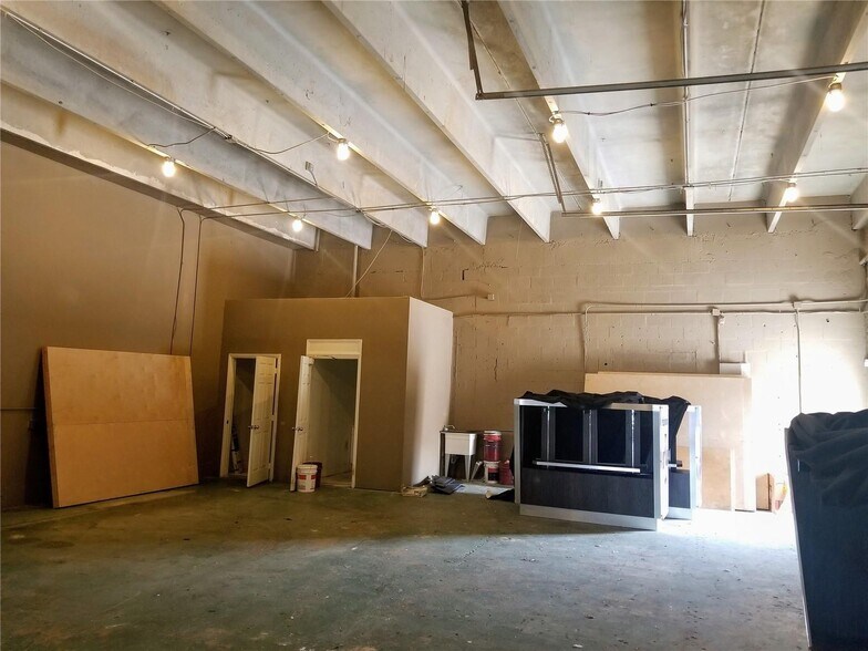 More Photos Of 470 Ansin Blvd, Hallandale Beach Warehouse For Lease