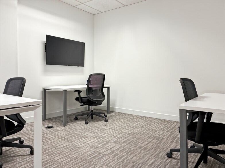 More Photos Of 325 Front St W, Toronto Coworking Space