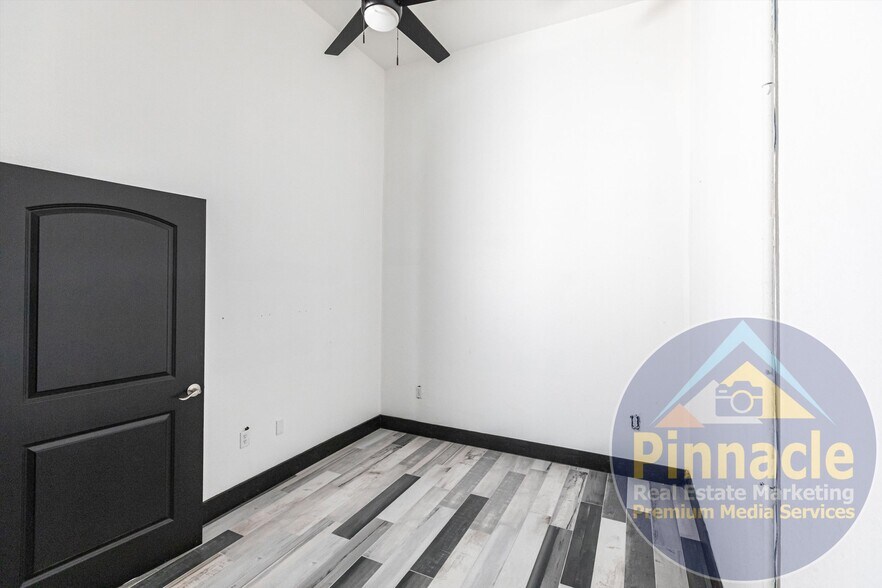 More Photos Of 24690 Sandhill Blvd, Punta Gorda Warehouse For Lease