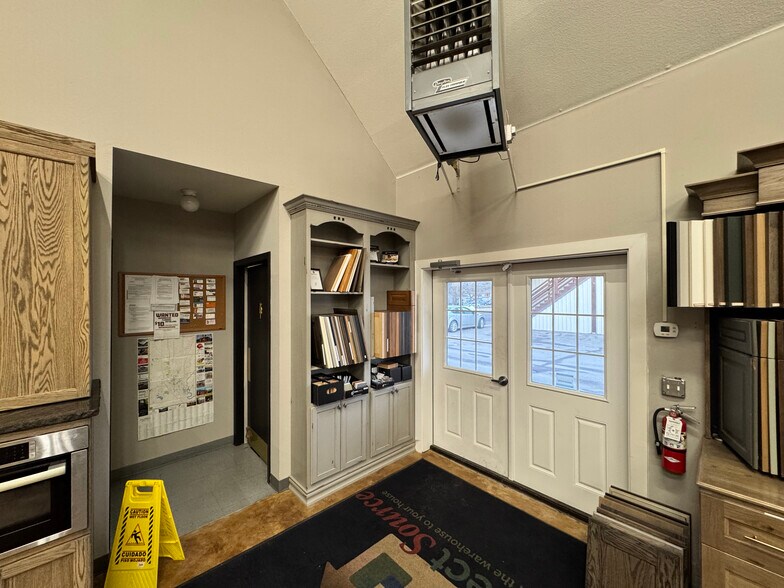 More Photos Of 160 Kelly Rd, Kalispell Flex For Lease