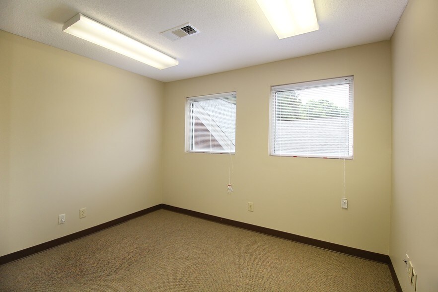More Photos Of 5154 Stage Rd, Memphis Medical For Lease