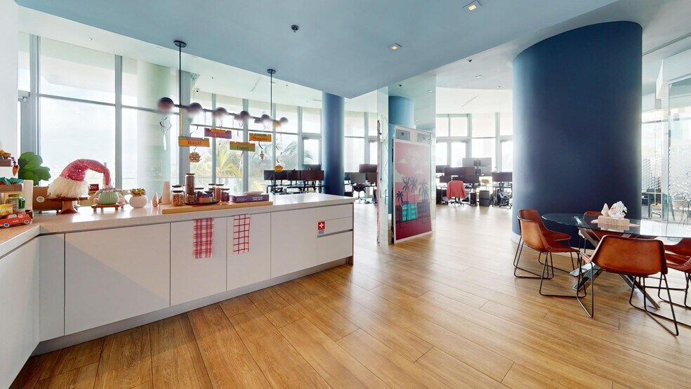 More Photos Of 2955 NE 7th Ave, Miami Storefront Retail Office For Sale